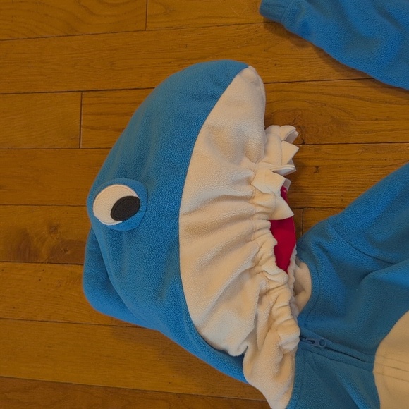 Carter's Shark Costume - Picture 4 of 9